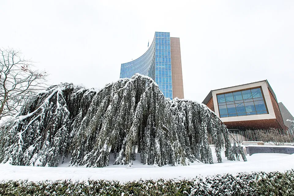 Context photograph: View of the WIPO Main Building (center) and WIPO Conference Hall (right), covered under a blanket of snow on March 1, 2018. 1; events context, not an identified product or supplier on this page.
