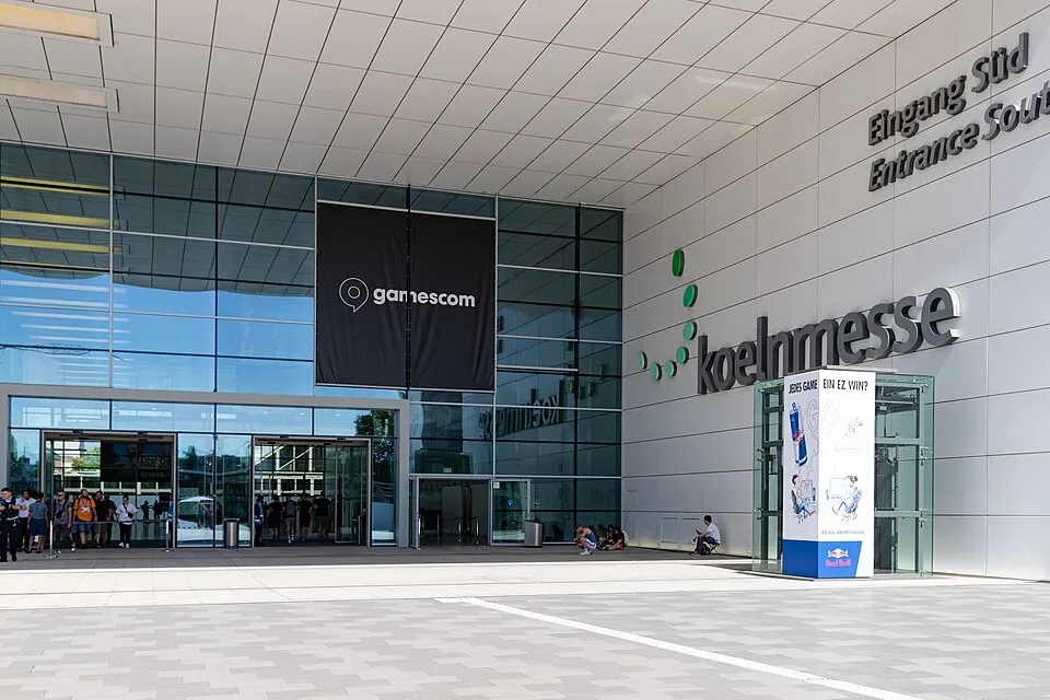 Context photograph: Entrance of Gamescom 2022 at the Cologne Trade Fair (52760220135); events context, not an identified product or supplier on this page.