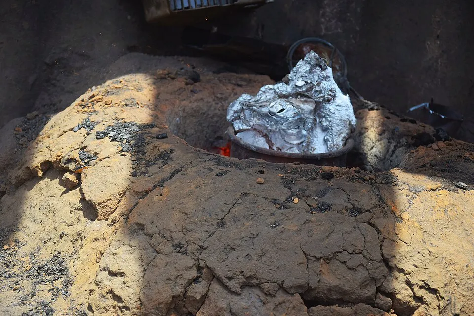 Context photograph: Production of aluminium pot (melting of aluminium) 1; metal context, not an identified product or supplier on this page.