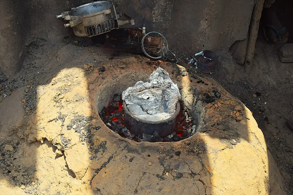 Context photograph: Production of aluminium pot (melting of aluminium) 3; metal context, not an identified product or supplier on this page.
