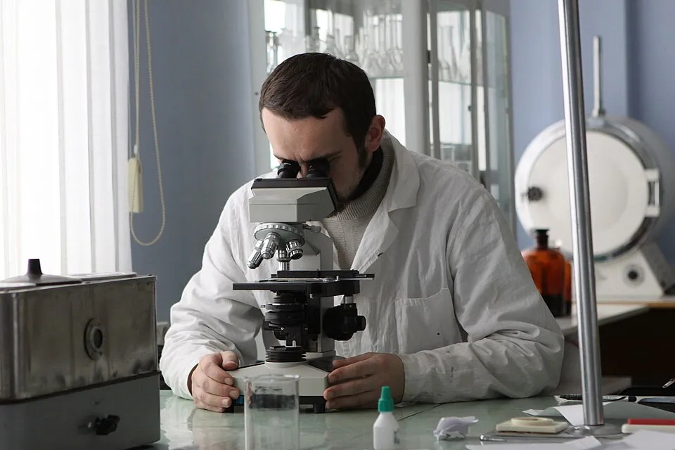 Context photograph: Siarhei Besarab during a laboratory microbiology session at the Faculty of Chemistry Belarusian State University 2008; science context, not an identified product or supplier on this page.
