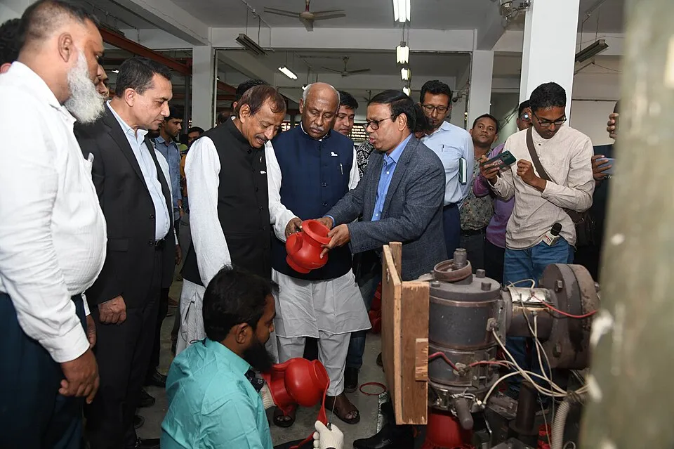 Context photograph: Social Welfare Minister Nuruzzaman Ahmed inspects plastic factory, Tongi, Gazipur, 2022-11-12 (PID-0020133); polymer context, not an identified product or supplier on this page.