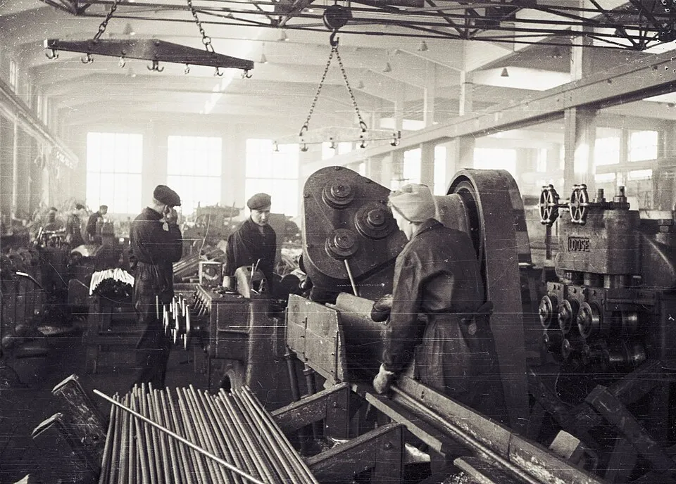 Context photograph: Metal workers in Tampere workshop 1955; metal context, not an identified product or supplier on this page.