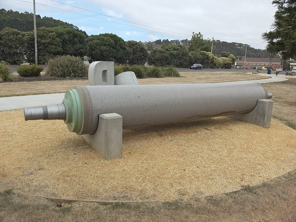 Context photograph: Paper-roller-Burnie-20150207-005; paper context, not an identified product or supplier on this page.