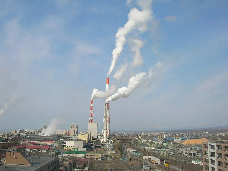Context photograph: Oji Paper Tomakomai Factory; paper context, not an identified product or supplier on this page.