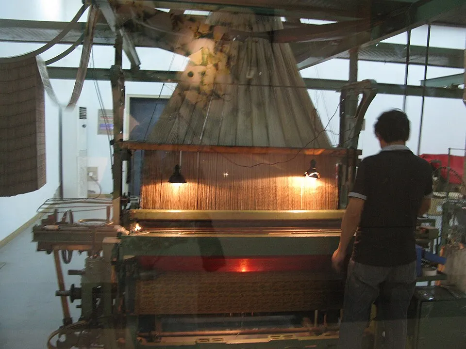 Context photograph: Silk-weaving loom (7440319270); textile context, not an identified product or supplier on this page.