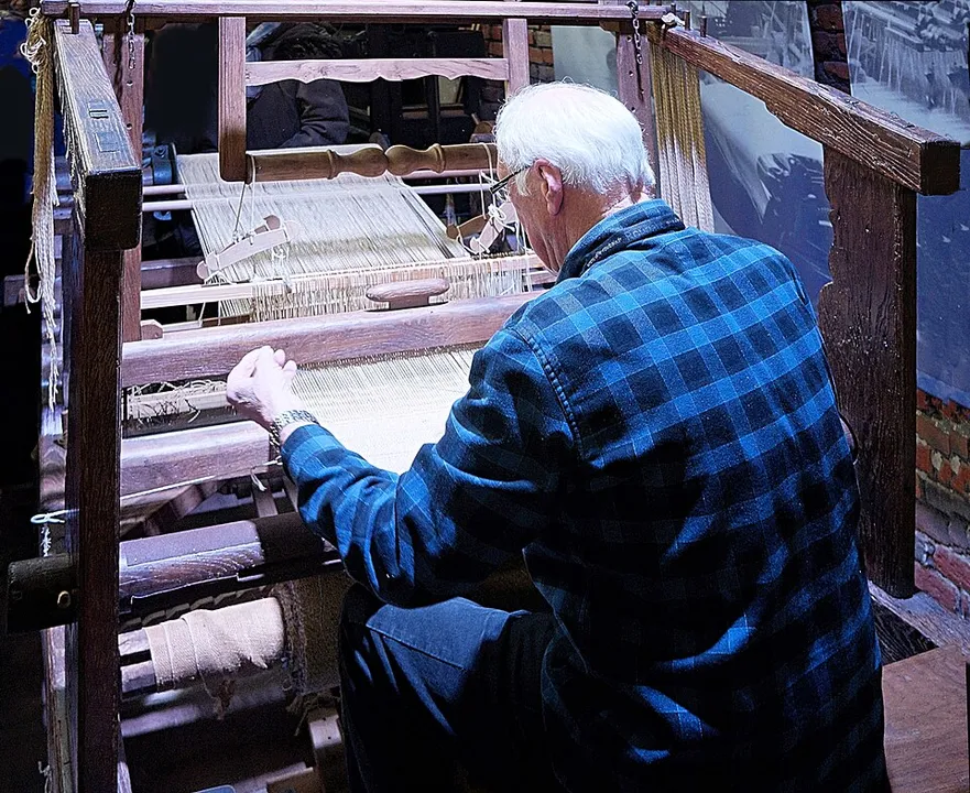 Context photograph: Roubaix.- An old jacquard weaving loom of wood construction en 2019; textile context, not an identified product or supplier on this page.