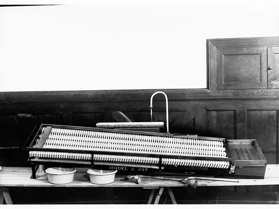 Context photograph: Laboratory Equipment - unidentified equipment(GN03534); science context, not an identified product or supplier on this page.